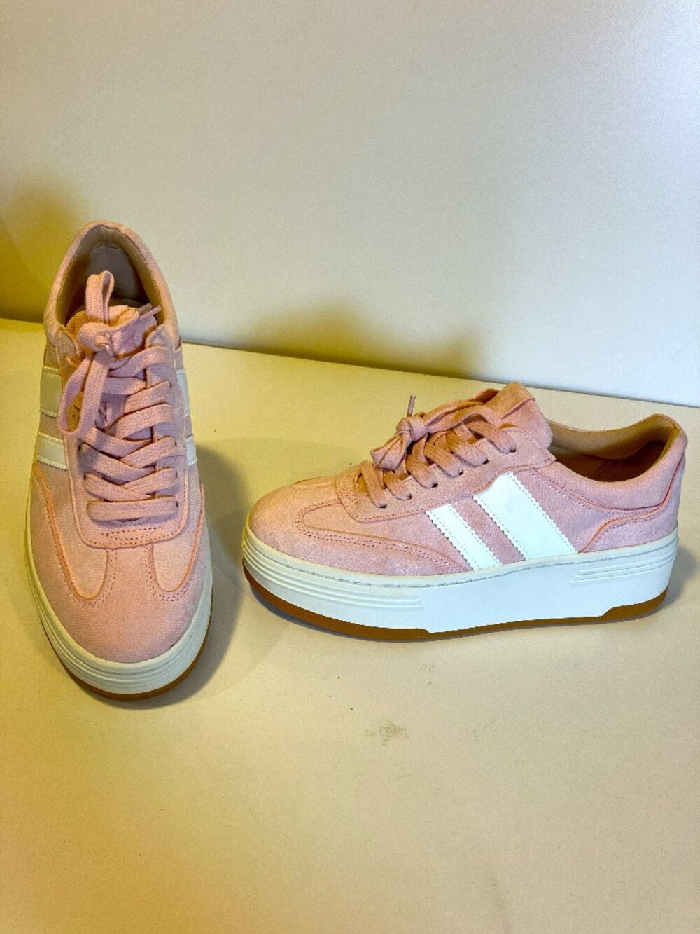 MADDEN GIRL Livvyy Bubble-Gum Pink Platform Sneakers.  Size 8.  NWT